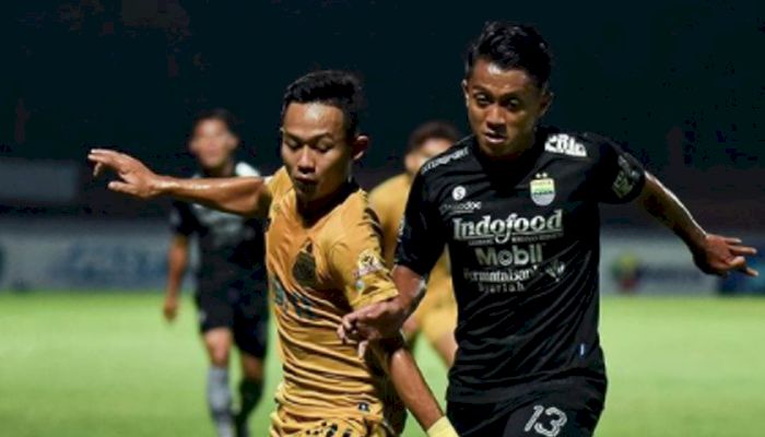 Febri Hariyadi dan Ezra Walian Bawa Persib Unggul Sementara dari Bhayangkara FC